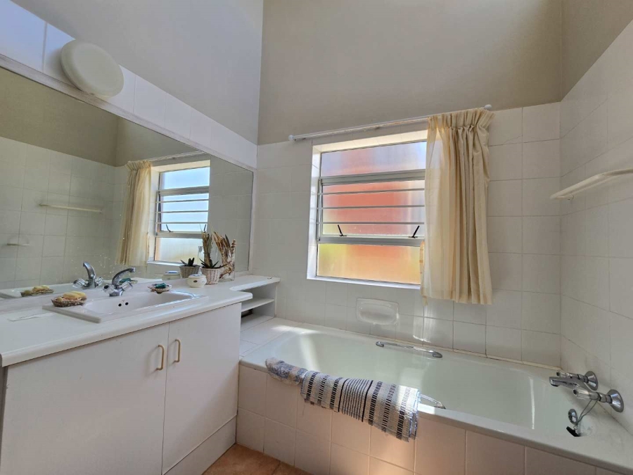 4 Bedroom Property for Sale in Jongensfontein Western Cape